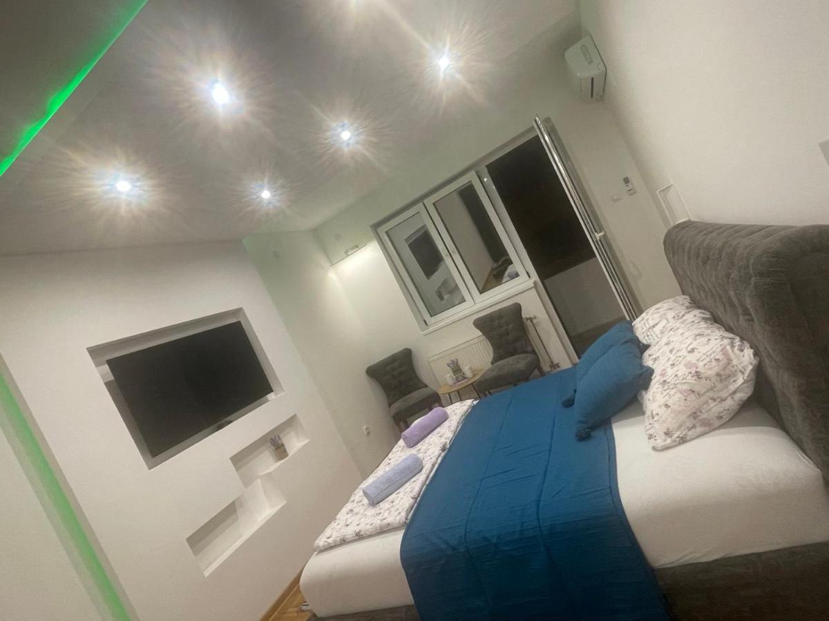 Vmaks Apartman Valentina Vodnika Daire Novi Sad Dış mekan fotoğraf